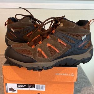 Mens 9.5 Merrell hiking boots waterproof